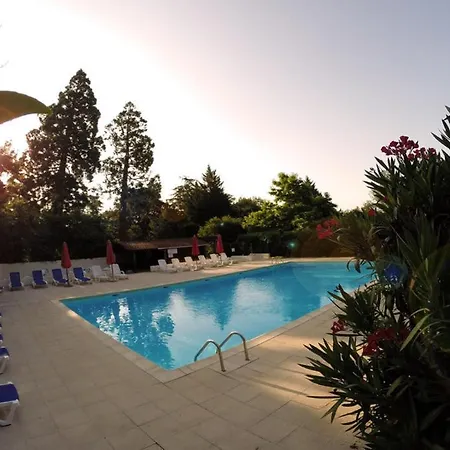 Camping Et Hotel Chateau Du Haget Montesquiou Exterior photo